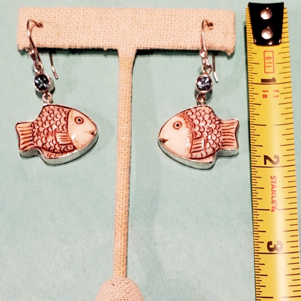 SOLD!! Chris Bales 925 Carved Fish Earrings NWT - Picture 3 of 7